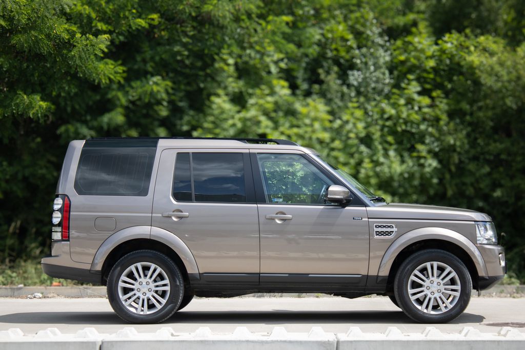 land-rover-discovery-uplna-servisni-historie-bez-investic-tazne - 3