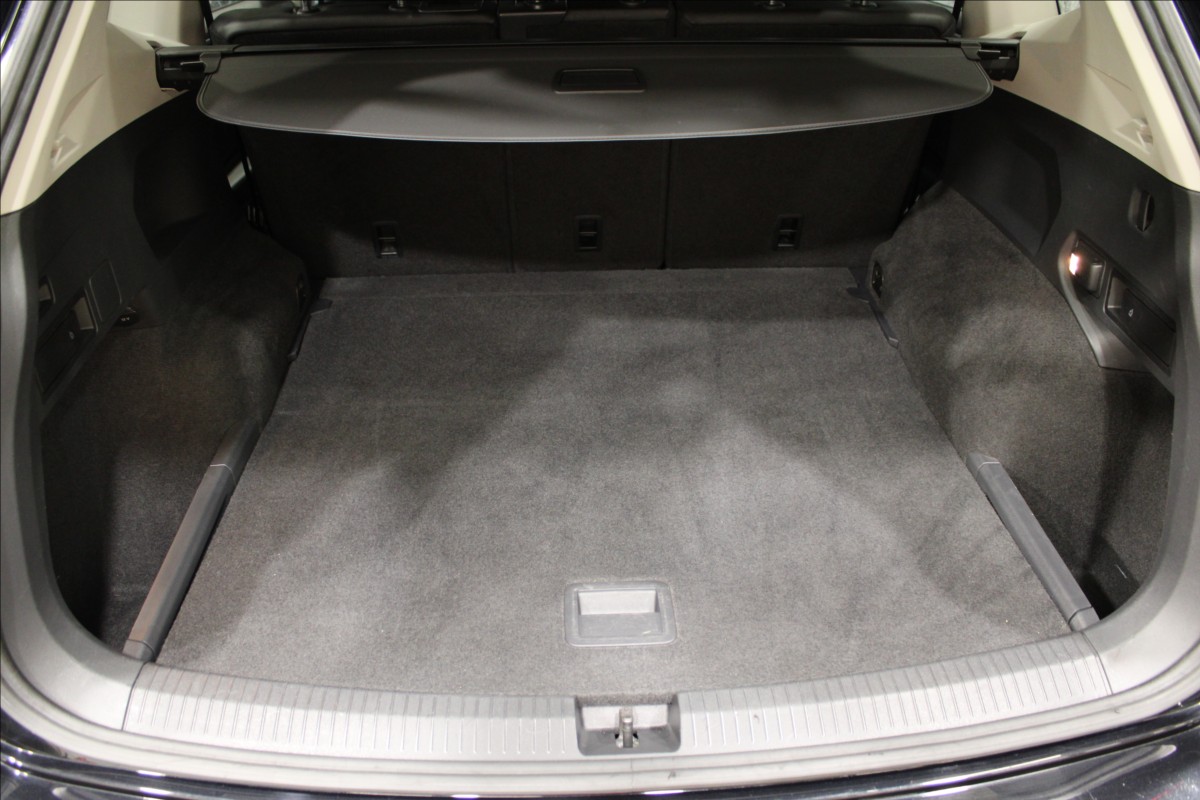 volkswagen-tiguan-allspace-2-0-tsi-all-4m-dsg-r-line - 5