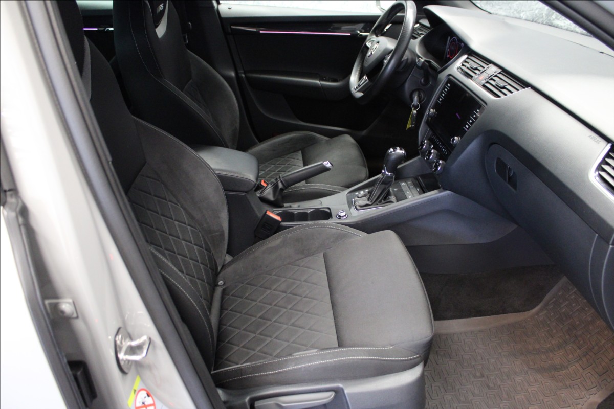 skoda-octavia-2-0-tdi-rs-4x4-dsg-top-virtual - 9