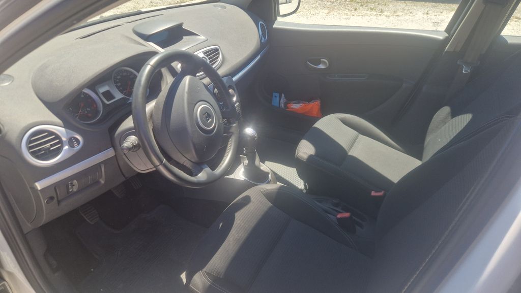 renault-clio-1-4 - 6