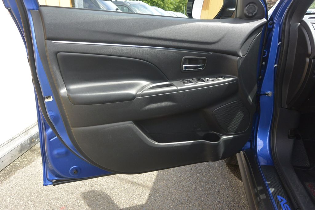 mitsubishi-asx-2-0i-mivec-1-maj-top-vybava-a - 8