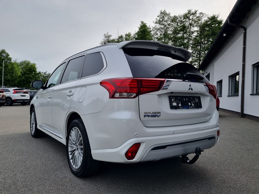 mitsubishi-outlander-2-4-phev-4x4 - 2