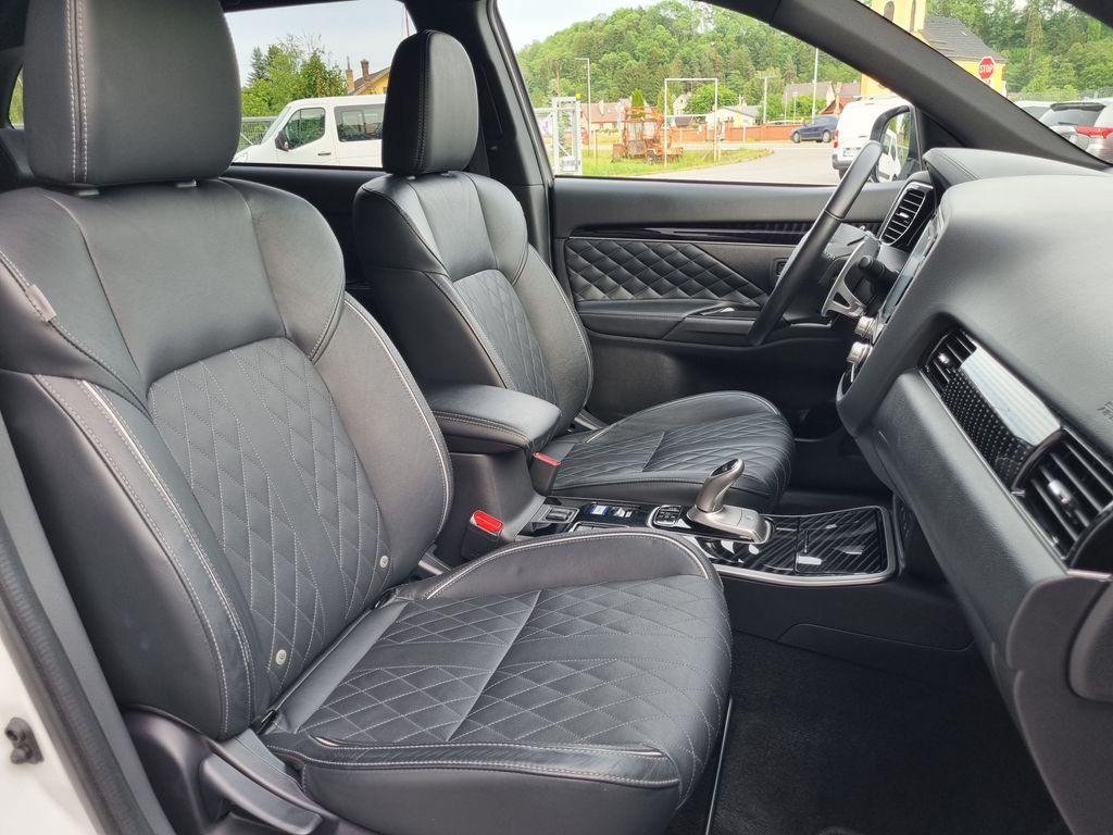 mitsubishi-outlander-2-4-phev-4x4 - 8