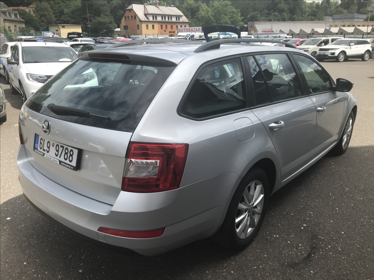 skoda-octavia-1-6-tdi-77kw-style-combi - 5