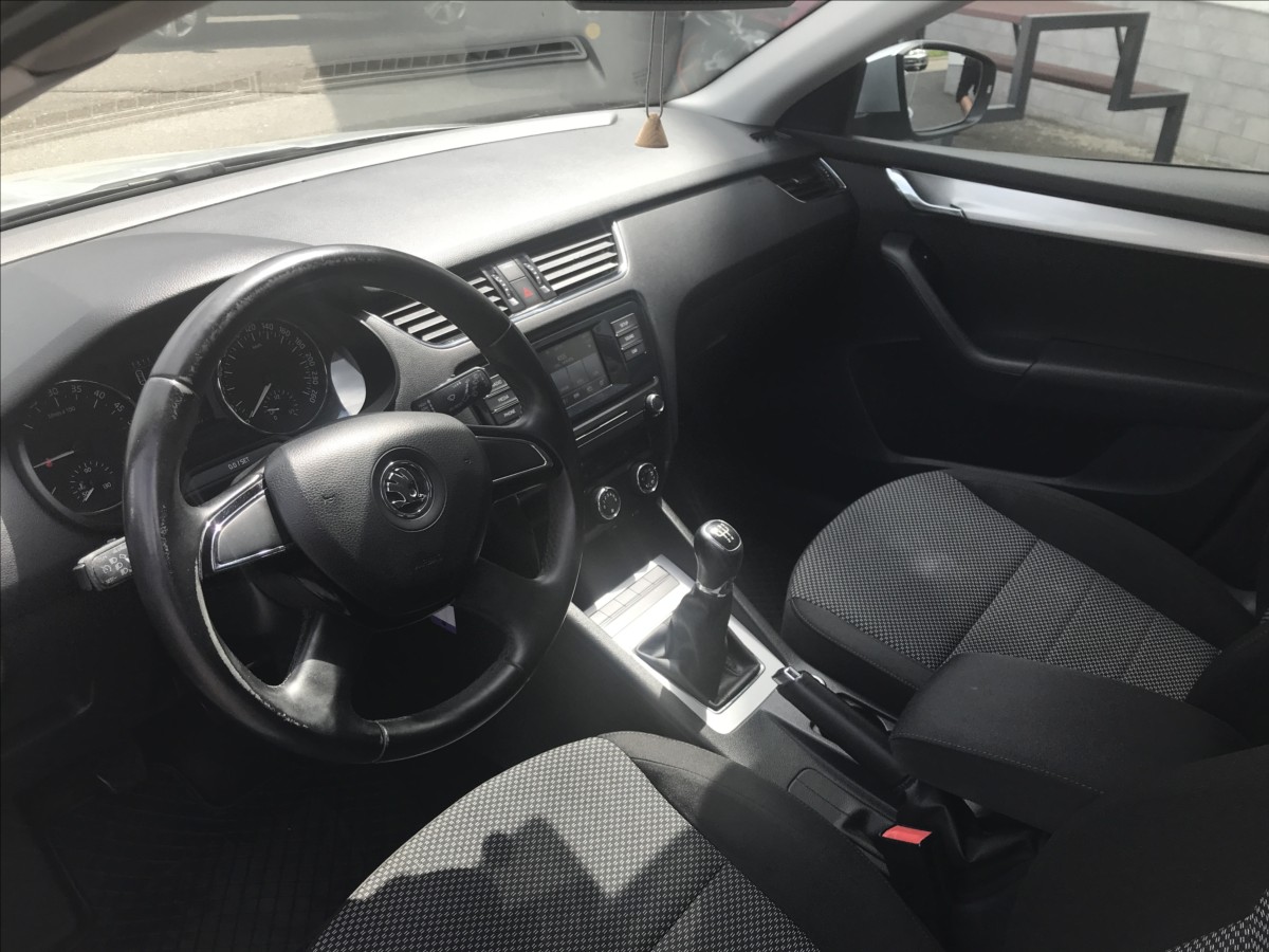 skoda-octavia-1-6-tdi-77kw-style-combi - 7