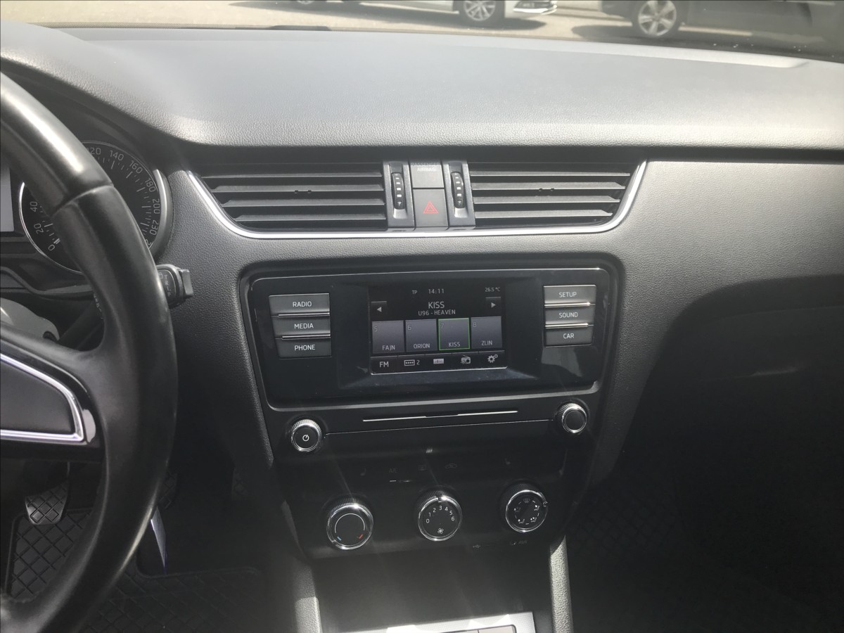 skoda-octavia-1-6-tdi-77kw-style-combi - 8
