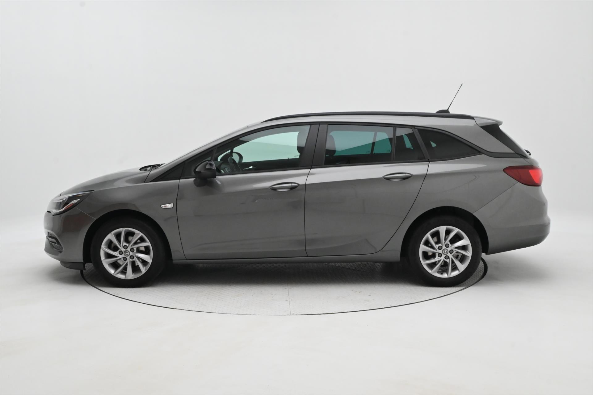 opel-astra-1-5-cdti-90-kw-park-kamera-zaruka-az-5-let - 7