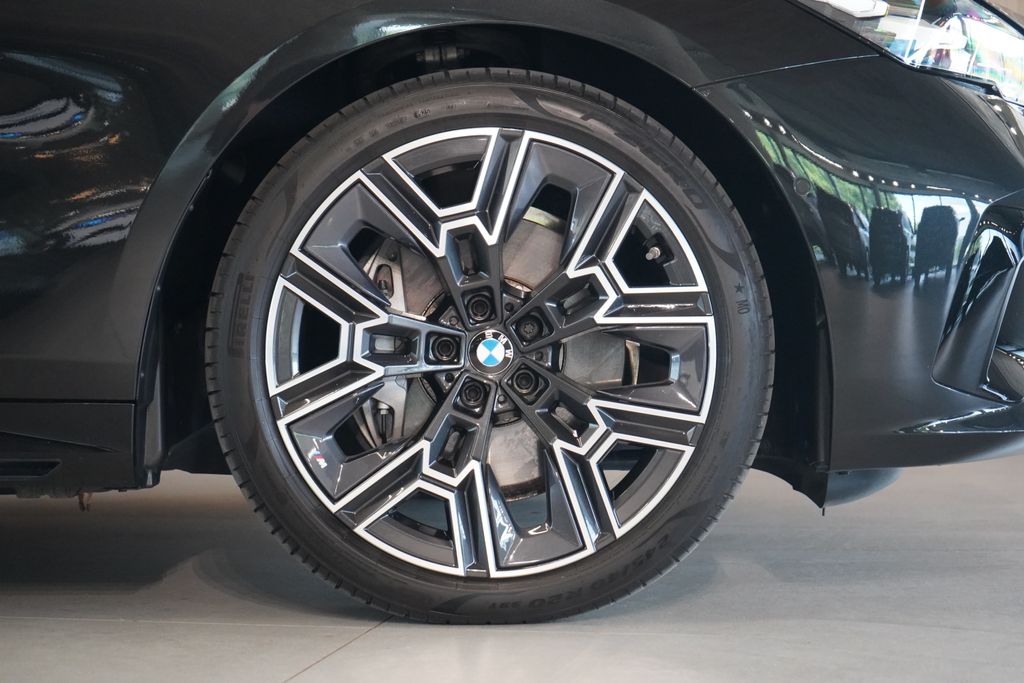 bmw-rada-5-540d-xdrive-bowers-tazne - 7