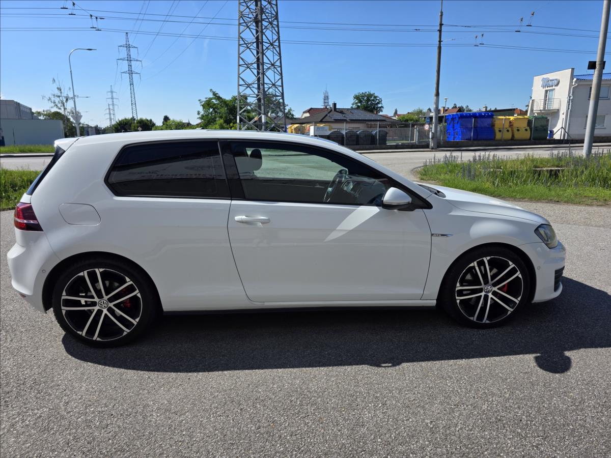 volkswagen-golf-2-0-2-0gtd-135kw-dsg-bohata-vybava-2-0gtd-135kw-dsg-bohata-vybava - 6