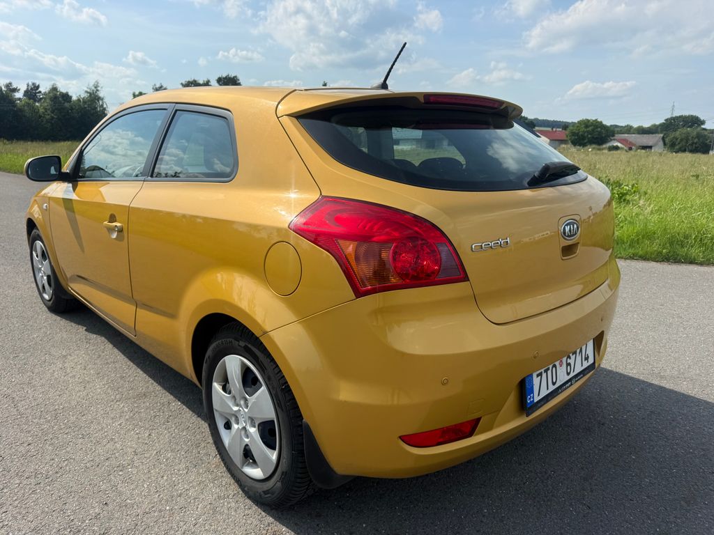 kia-ceed-1-6-91-kw-benzin-8700-km - 2