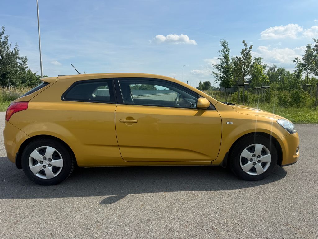 kia-ceed-1-6-91-kw-benzin-8700-km - 5