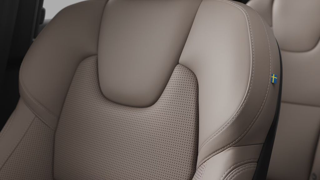 volvo-xc90-plus-dark-t8-vzduch-ventilace-skladem - 3
