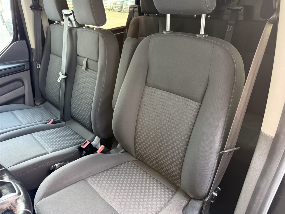 ford-transit-custom-2-0-l2-96kw-6mist-1maj-po-servisu - 9