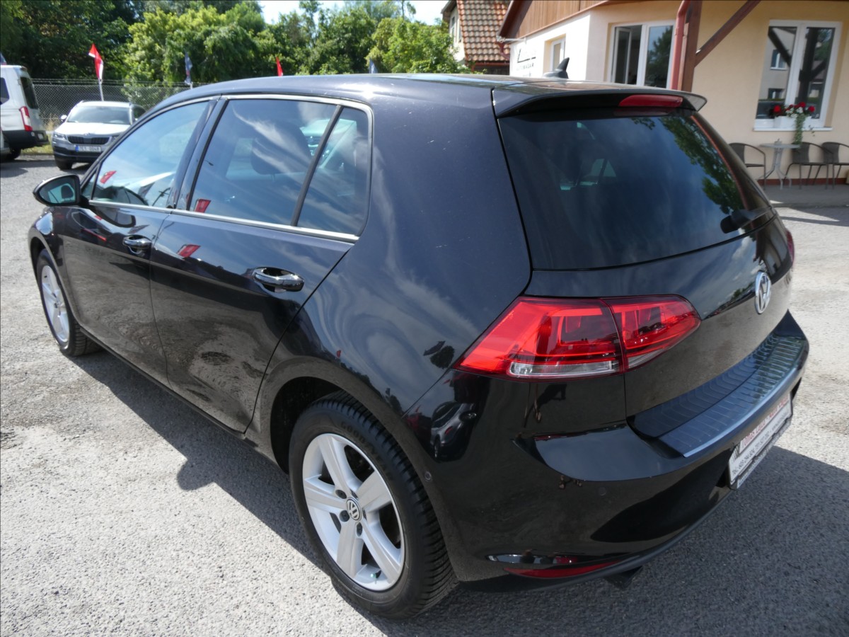 volkswagen-golf-1-6-tdi-77kw-serviska-xenony - 6