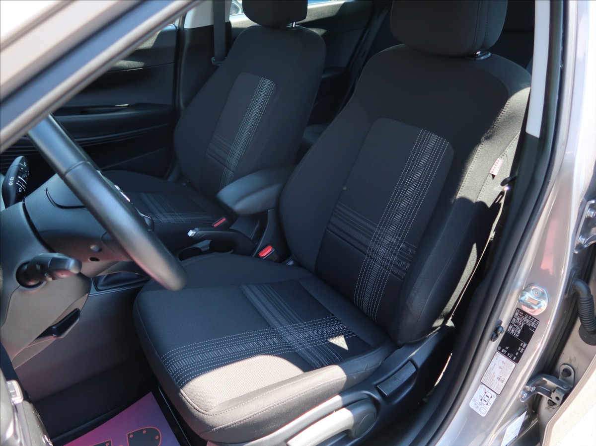 hyundai-i20-1-2-i-1majcr-tov-zaruka-klima - 9
