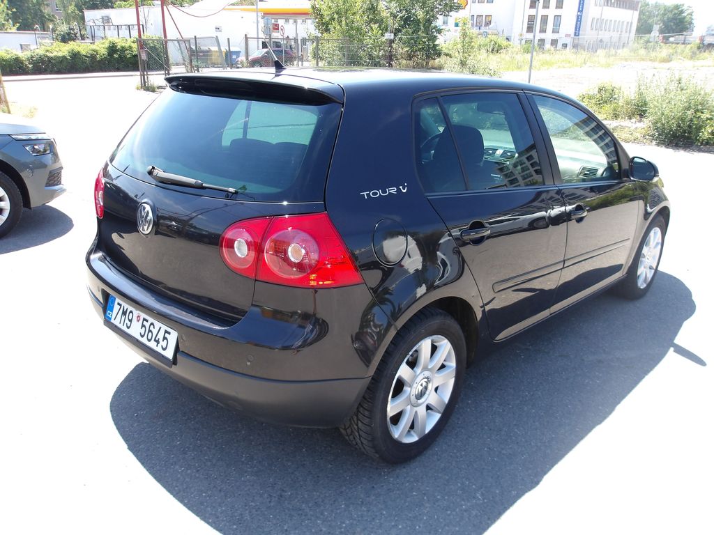 volkswagen-golf-1-4i-16v-klima-vyhrevy-sibr - 4