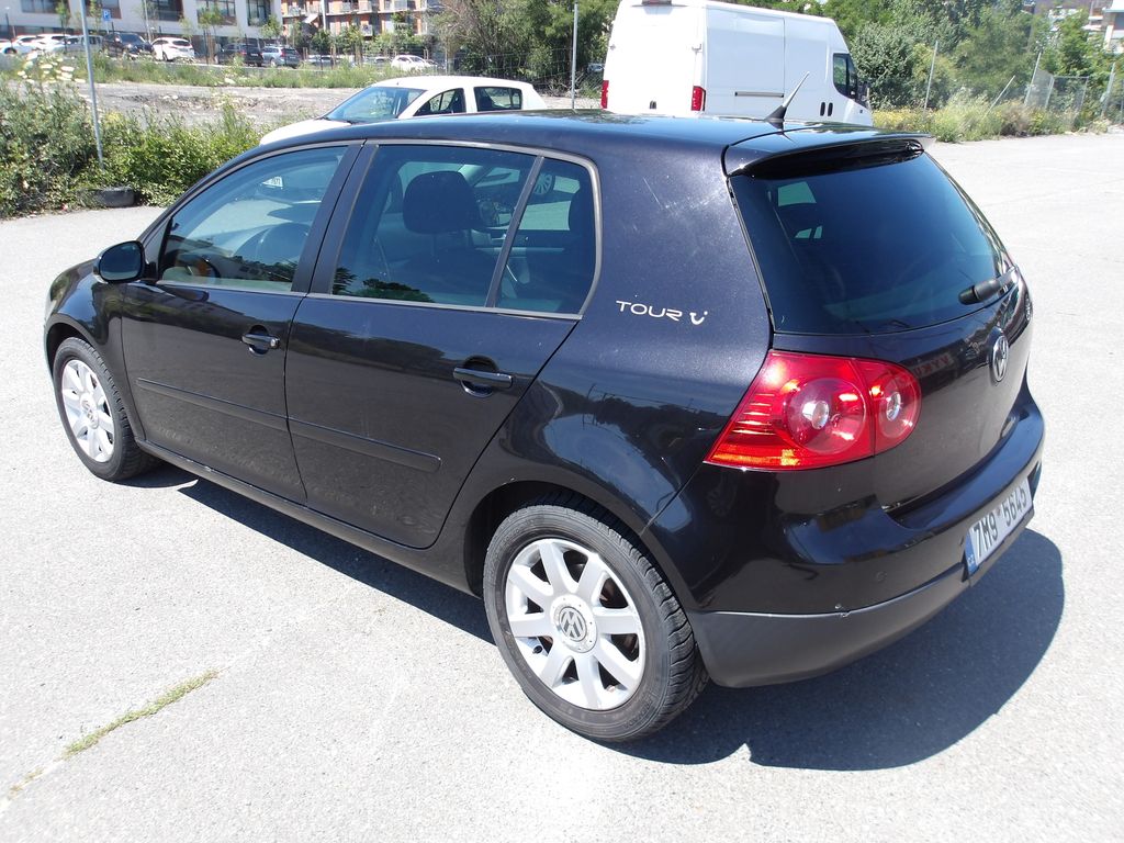 volkswagen-golf-1-4i-16v-klima-vyhrevy-sibr - 6