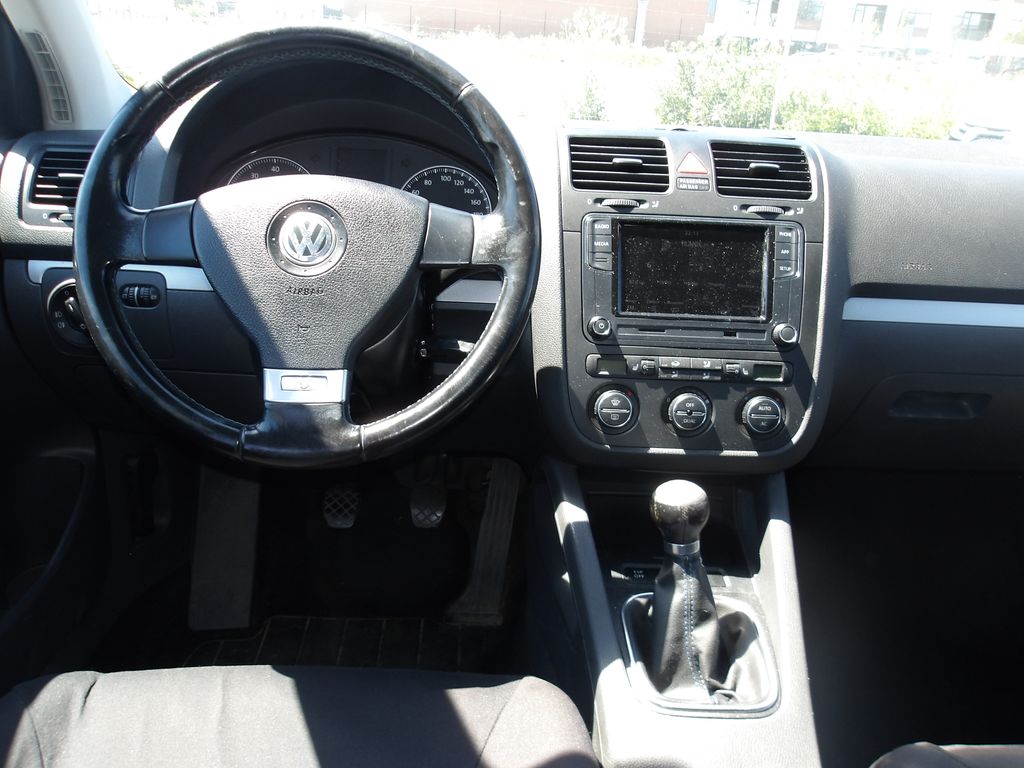 volkswagen-golf-1-4i-16v-klima-vyhrevy-sibr - 7