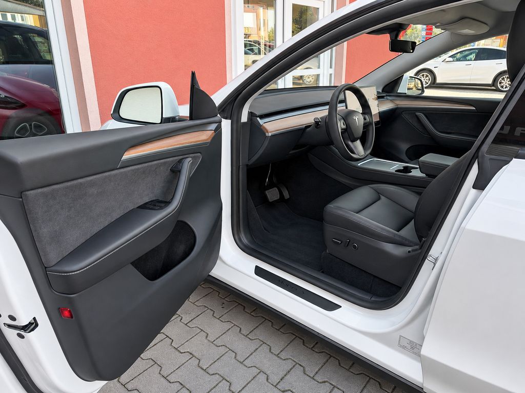 tesla-model-y-long-range-dual-motor-378-kw-soh-92-6-odpocet - 9