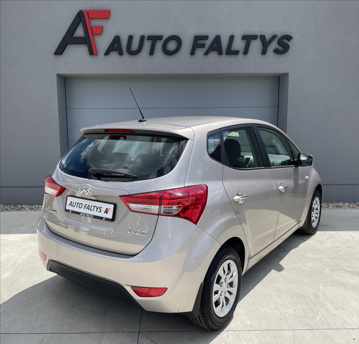 hyundai-ix20-1-6-i-91kw-cr-8tis-km-1-maj - 2