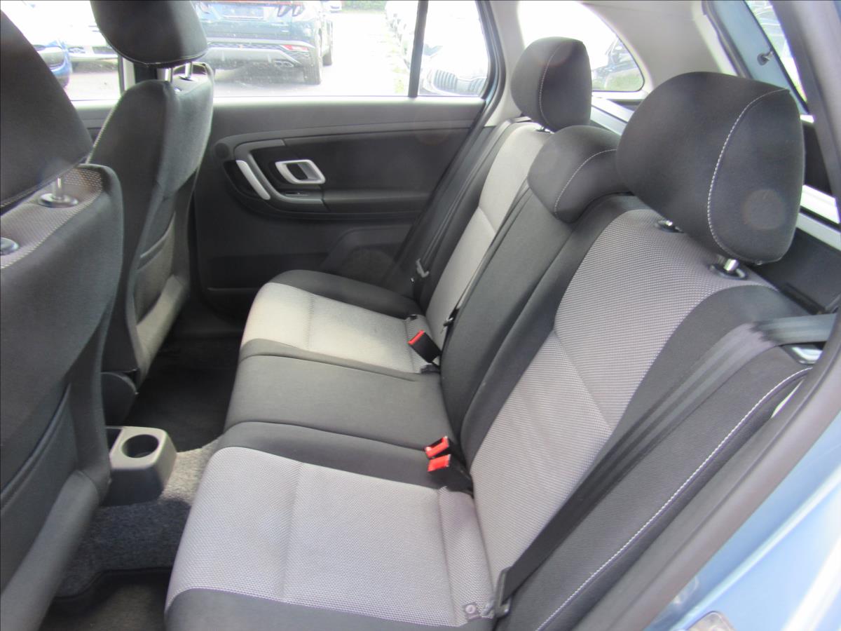 skoda-fabia-1-9-tdi-77kw-combi-sport - 9