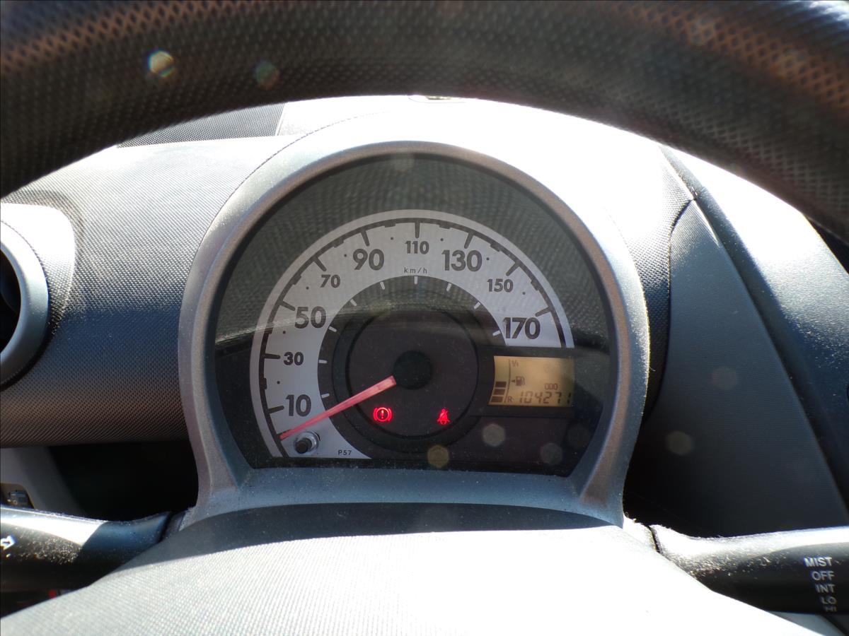 peugeot-107-1-0-i-posilovac-rizeni - 6