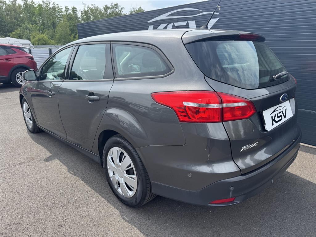 ford-focus-1-5 - 8