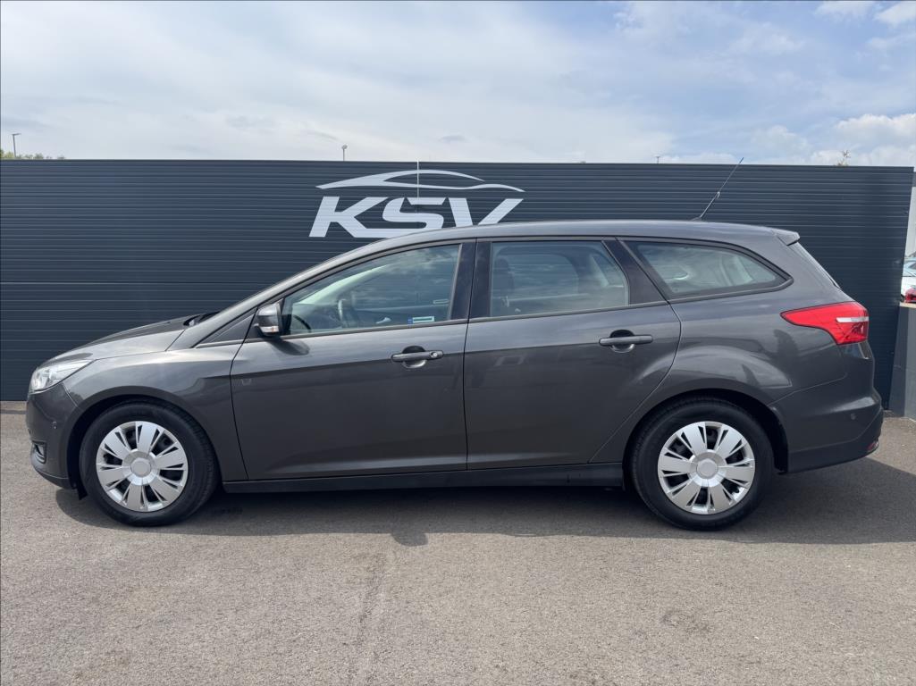 ford-focus-1-5 - 9