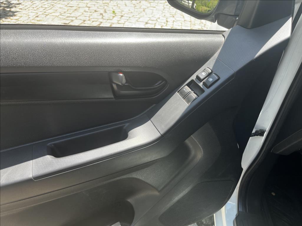 isuzu-d-max-1-9-sc-skrin-6-m-t-l-4x4 - 9