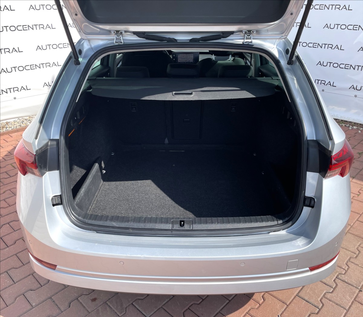 skoda-octavia-1-0-tsi-81kw-e-tec-stk-5-28 - 9
