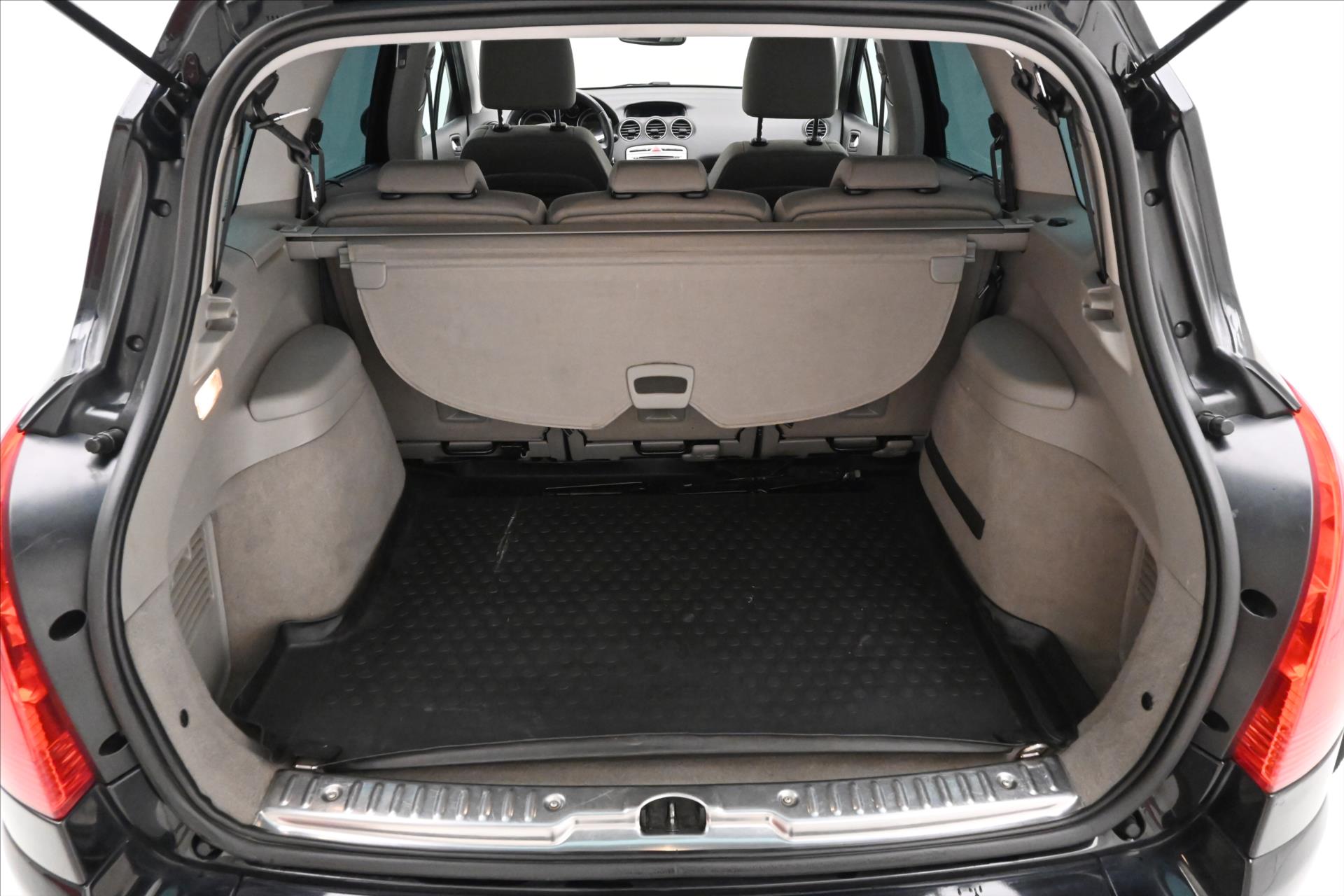 peugeot-308-1-6-sw-hdi-82-kw-panorama - 9