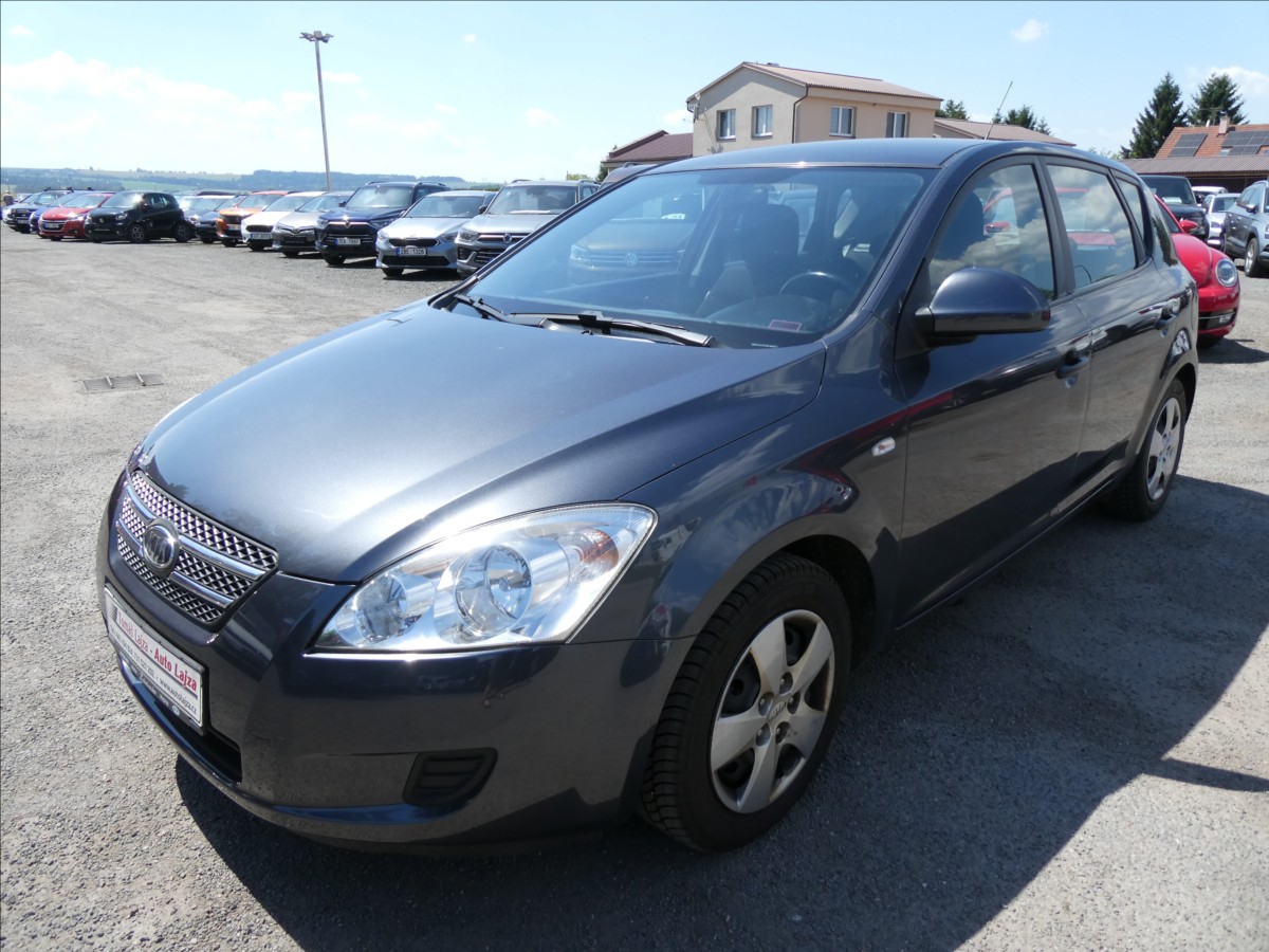 kia-ceed-1-4-i-80kw-klima-1-majitel - 2