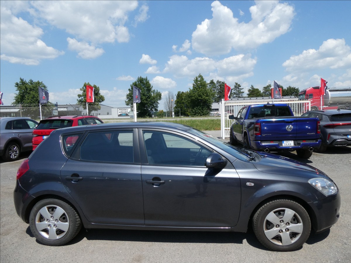 kia-ceed-1-4-i-80kw-klima-1-majitel - 9