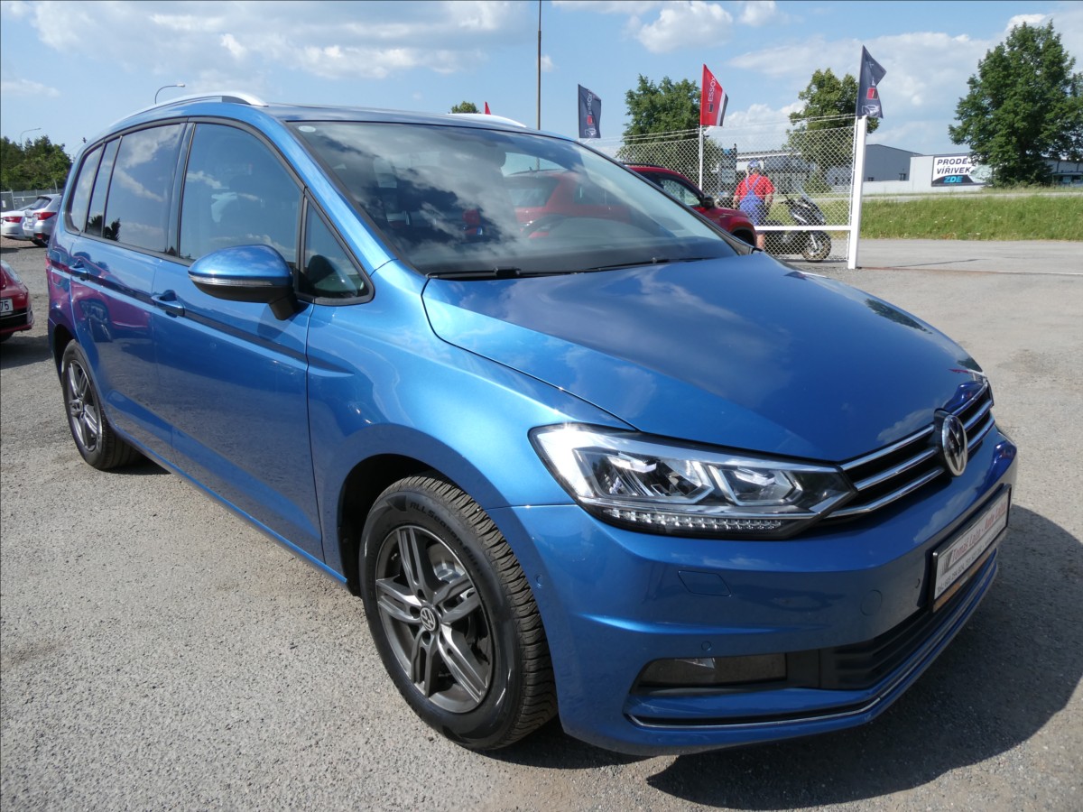 Volkswagen Touran 1,4 TSi 110kW DSG,LED,serviska