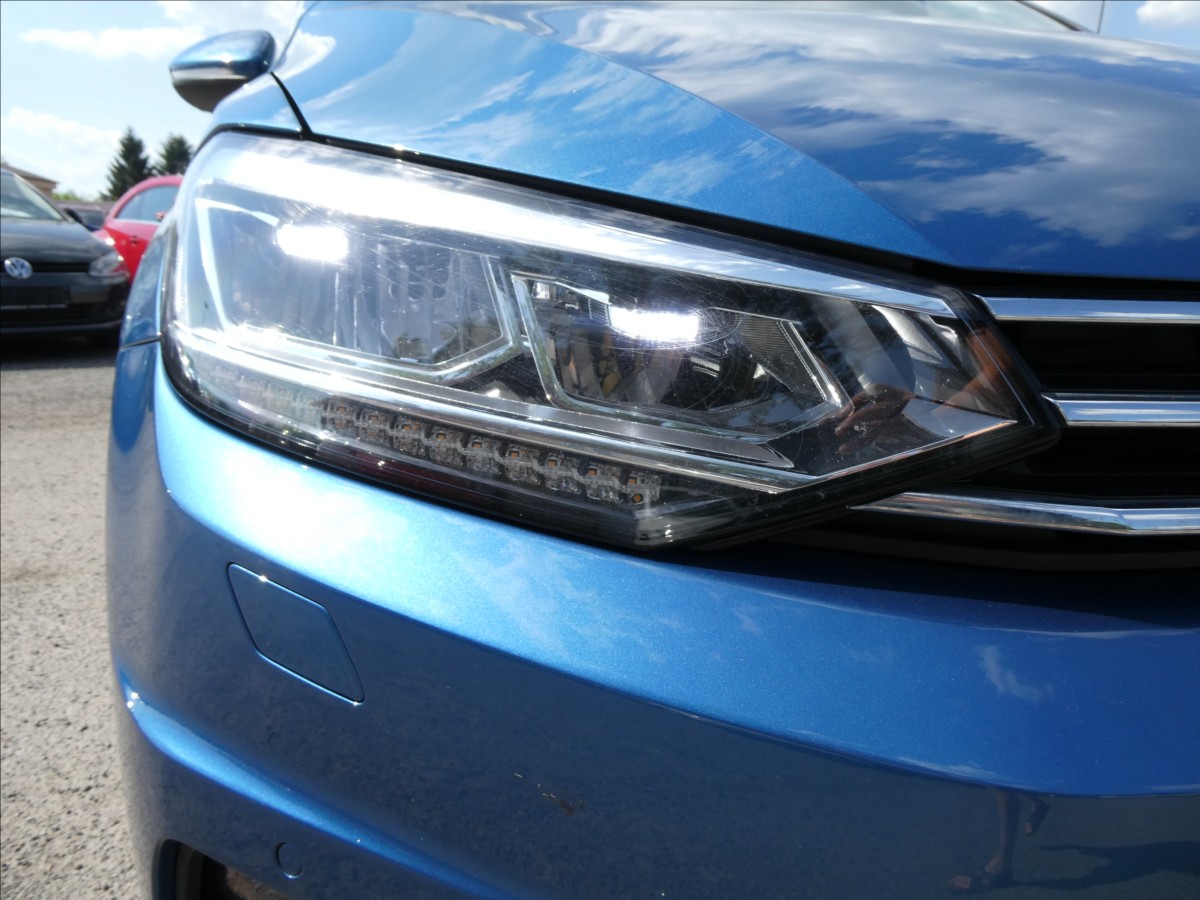 volkswagen-touran-1-4-tsi-110kw-dsg-led-serviska - 4