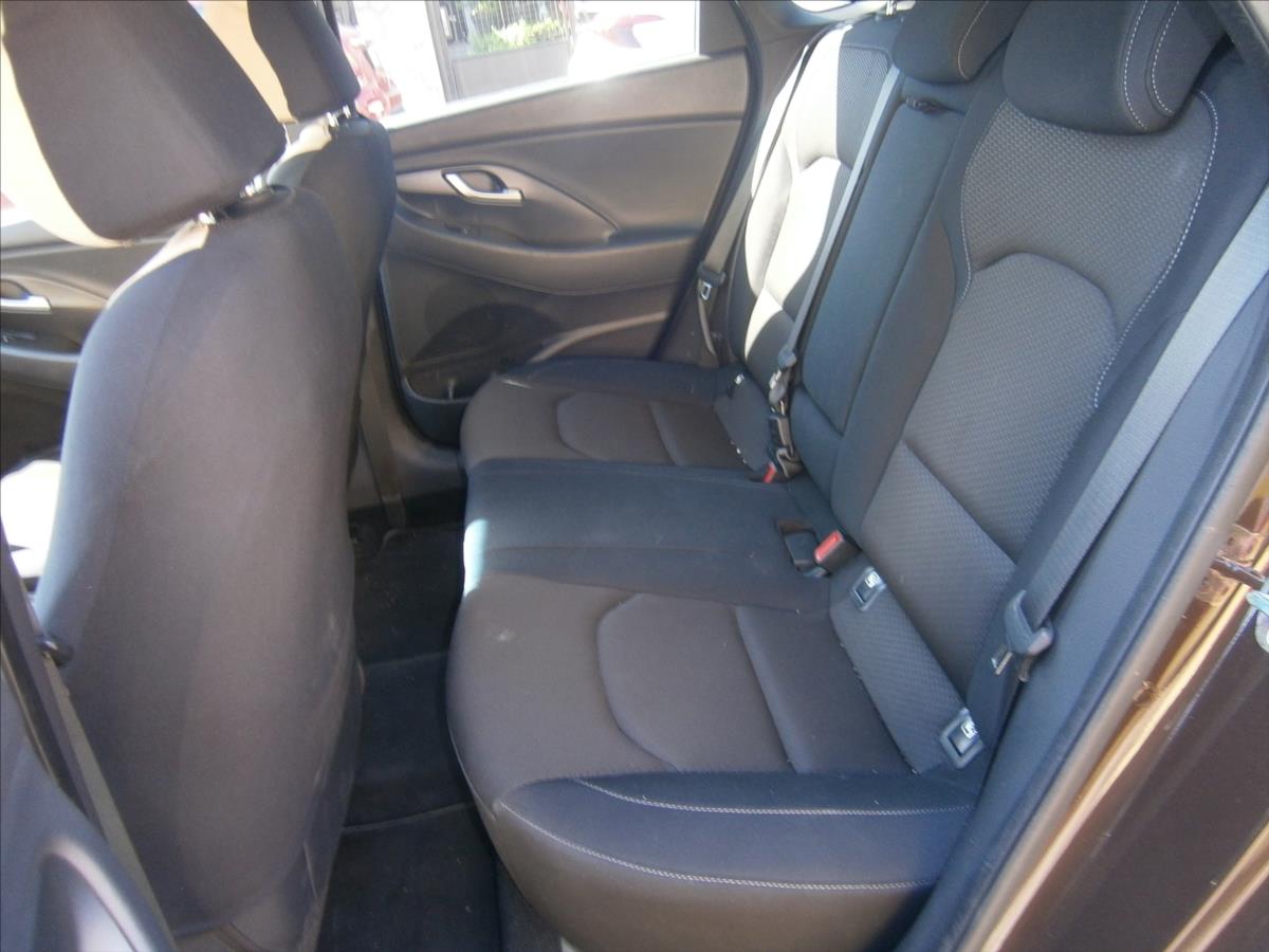 hyundai-i30-1-6-crdi - 8