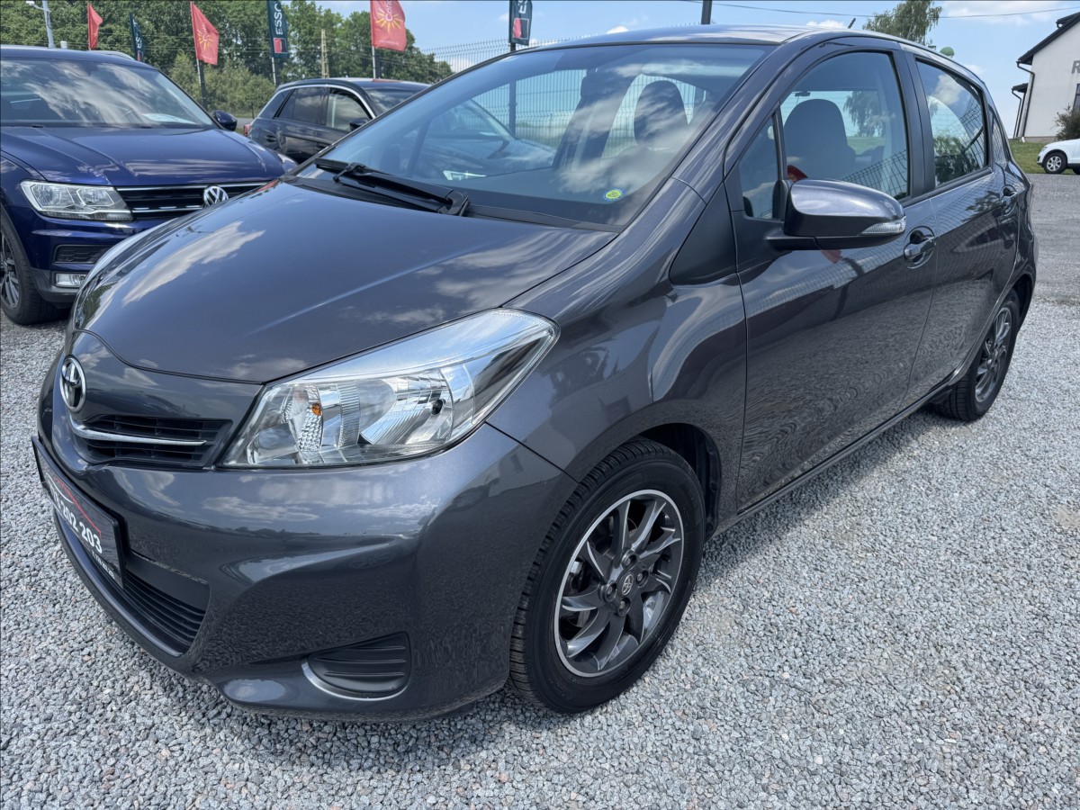 toyota-yaris-1-3-i-73kw-bluetooth-kamera - 2