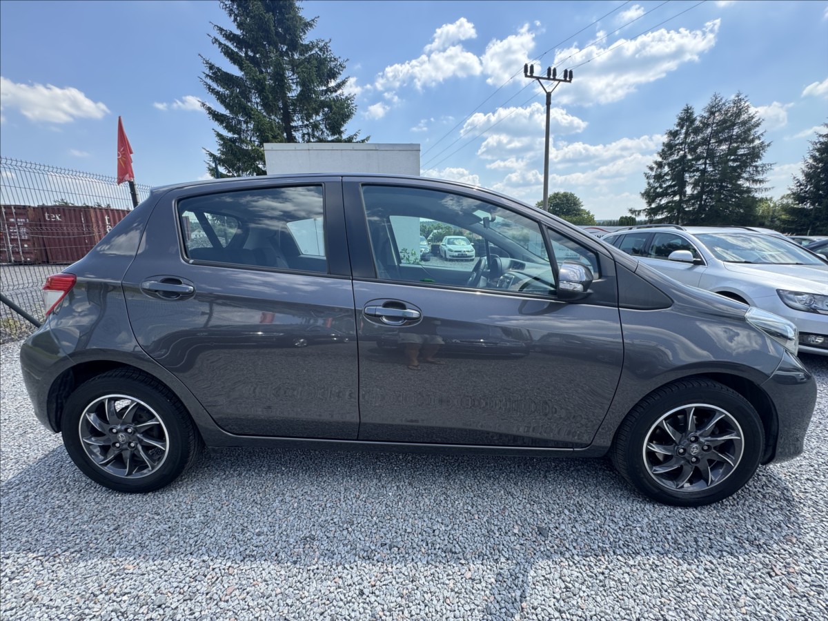 toyota-yaris-1-3-i-73kw-bluetooth-kamera - 7