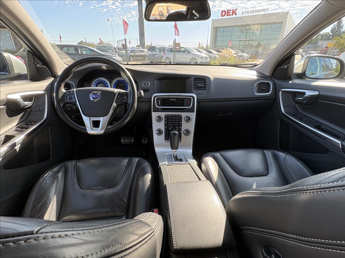 volvo-v60-2-4-d5-r-design-at-awd-xen-vyb - 9