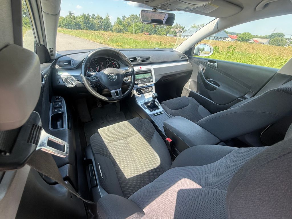 volkswagen-passat-2-0-103-kw-klimatizace-plne-dopustena - 8