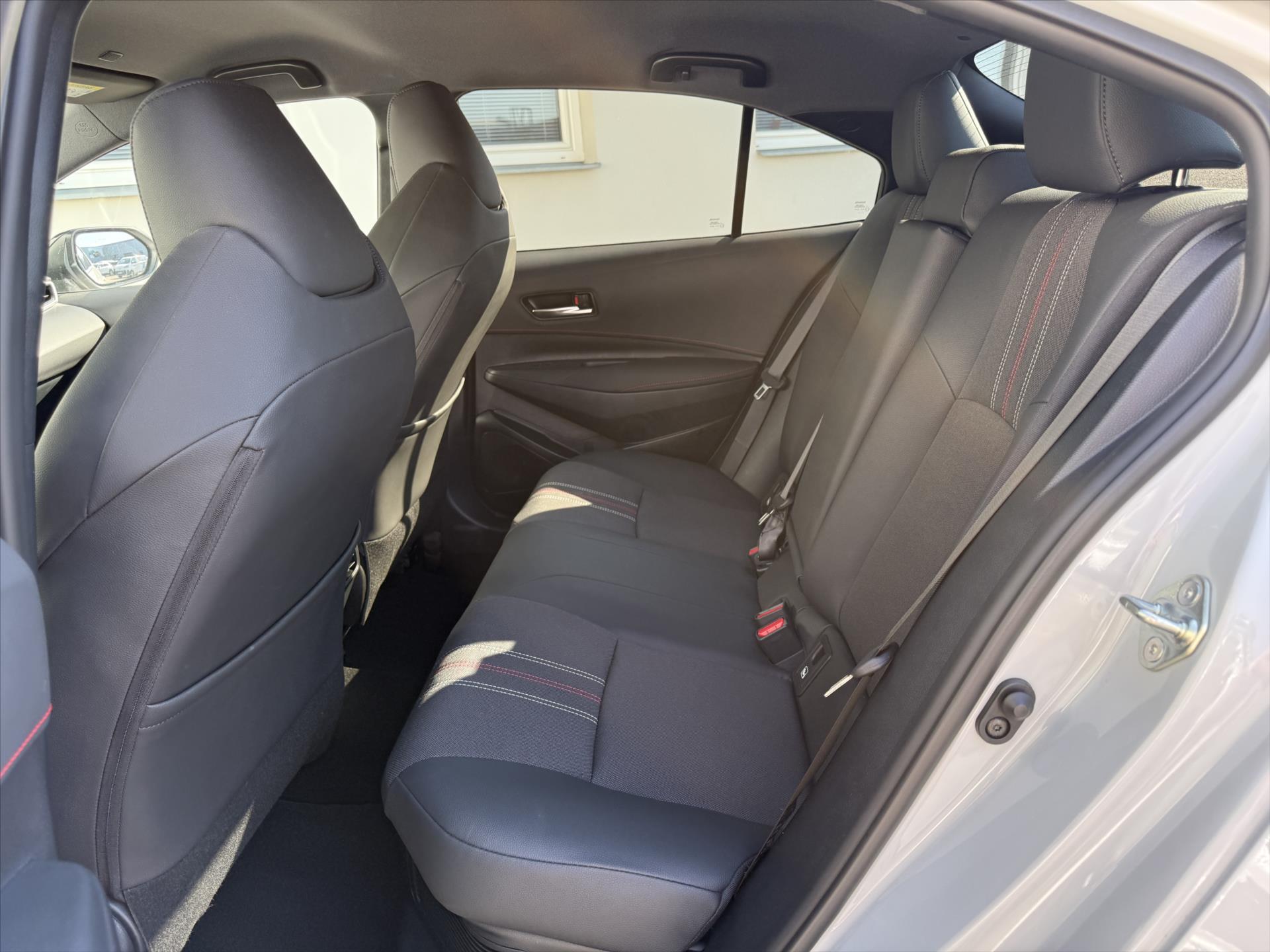 toyota-corolla-1-8-gr-sport-hybrid - 9