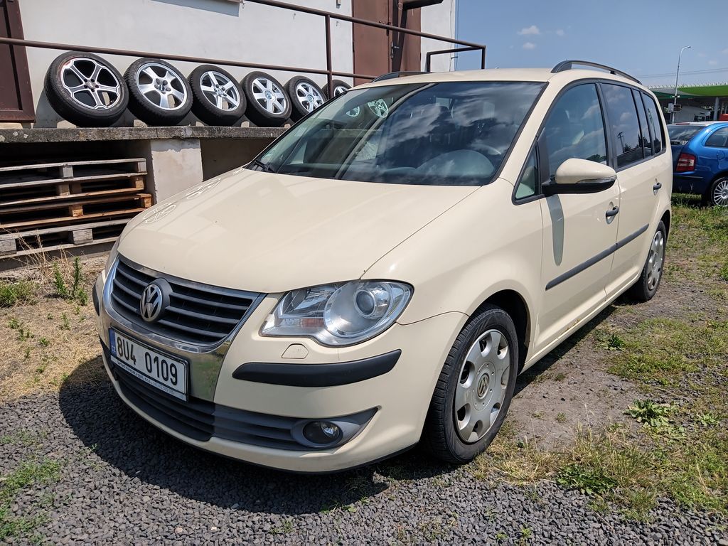 Volkswagen Touran 1.9 TDI Highline 7místný