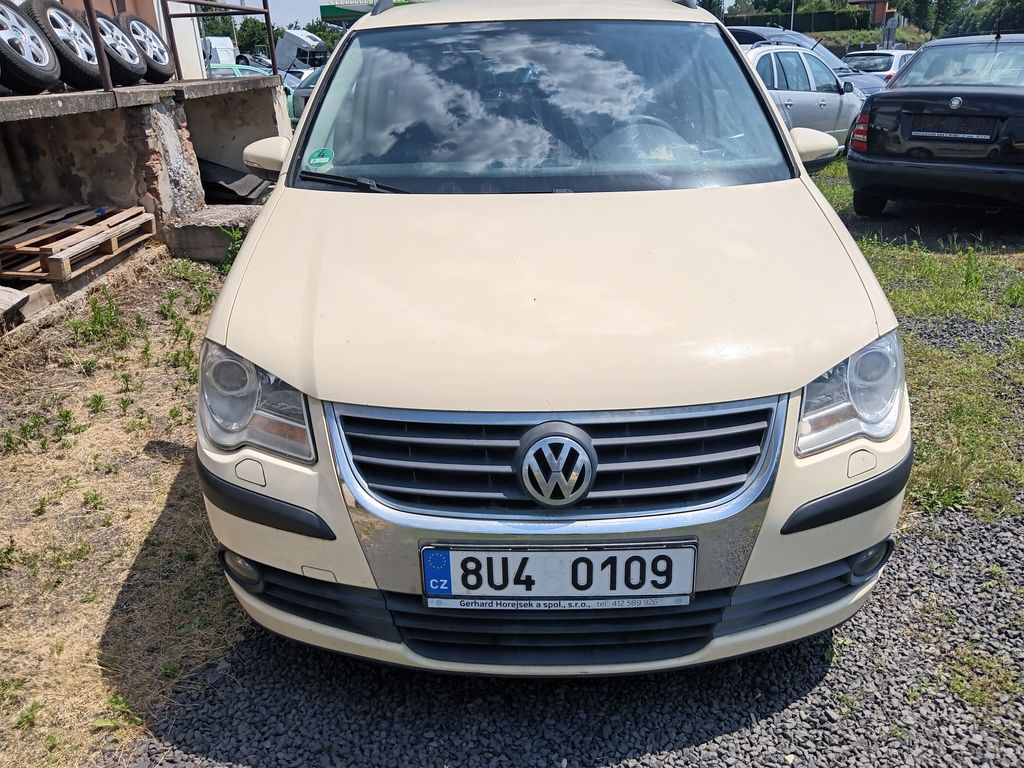 volkswagen-touran-1-9-tdi-highline-7mistny - 7