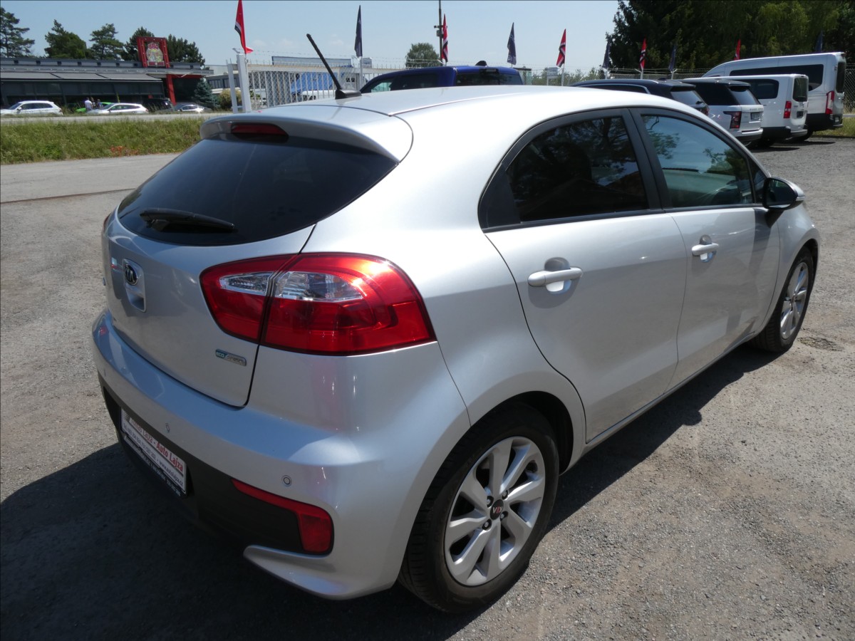 kia-rio-1-2-i-62kw-serviska-navi - 8