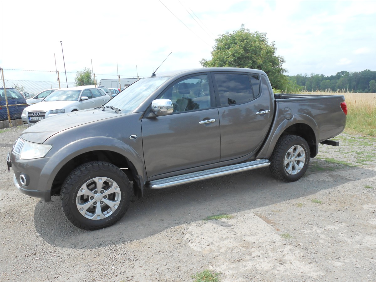 Mitsubishi L200 2,5 DI D 131 kW SERVISKA