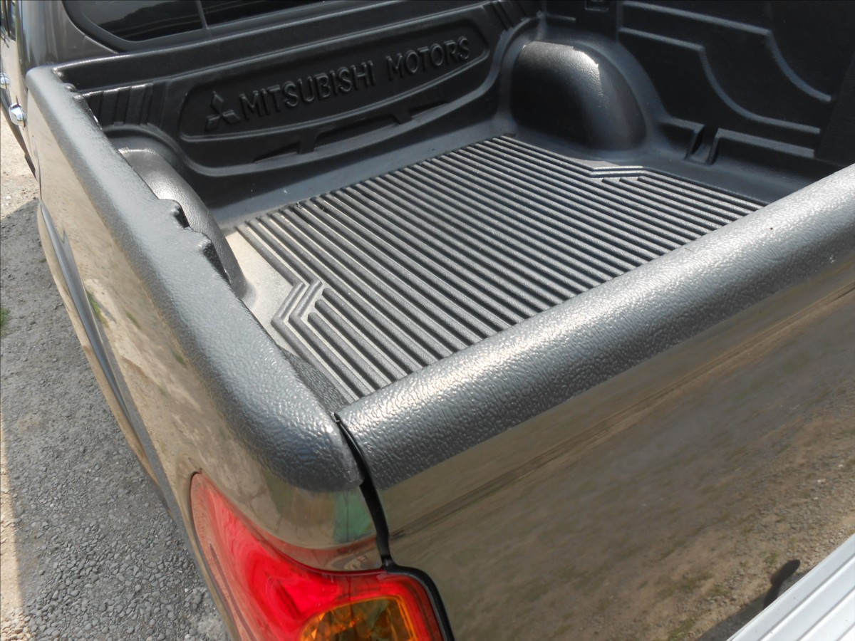 mitsubishi-l200-2-5-di-d-131-kw-serviska - 9