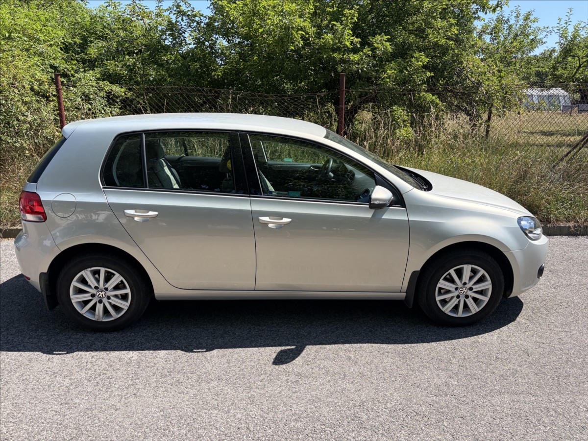 volkswagen-golf-1-2-golf-1-2-tsi-1-maj-cz-serviska-nehav - 3