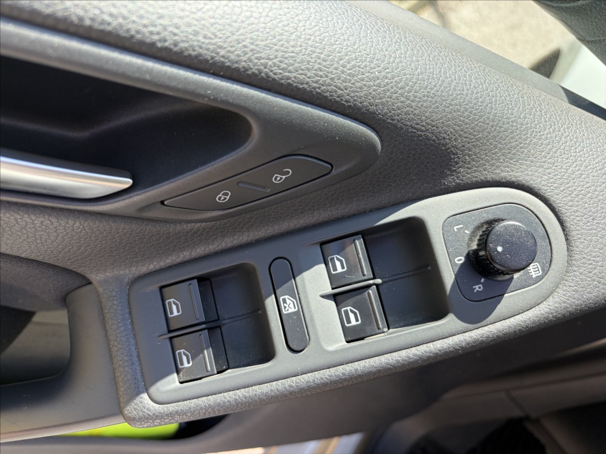 volkswagen-golf-1-2-golf-1-2-tsi-1-maj-cz-serviska-nehav - 8