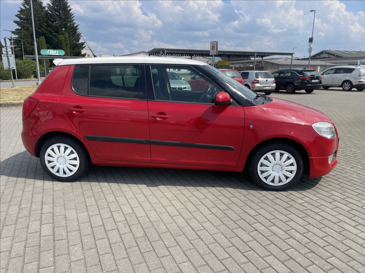 skoda-fabia-1-6-i-77kw-sportline-klimatronic-esp-tempomat - 4