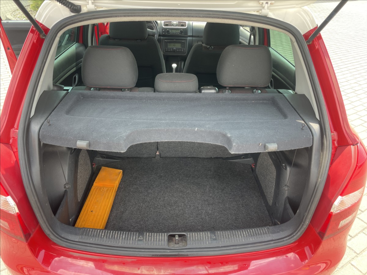 skoda-fabia-1-6-i-77kw-sportline-klimatronic-esp-tempomat - 8